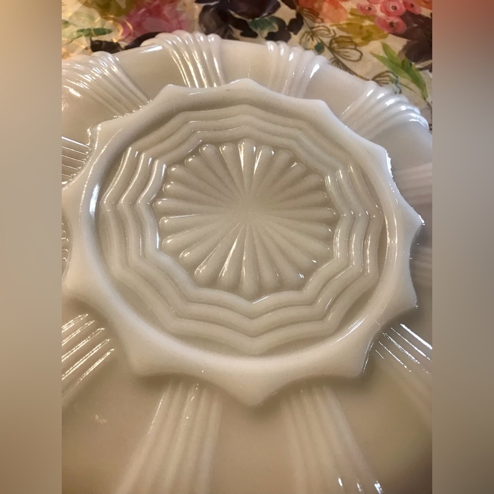 Vintage Anchor Hocking Fire King Milk Glass Gold Trim Divided Relish Dish White - Picture 13 of 14